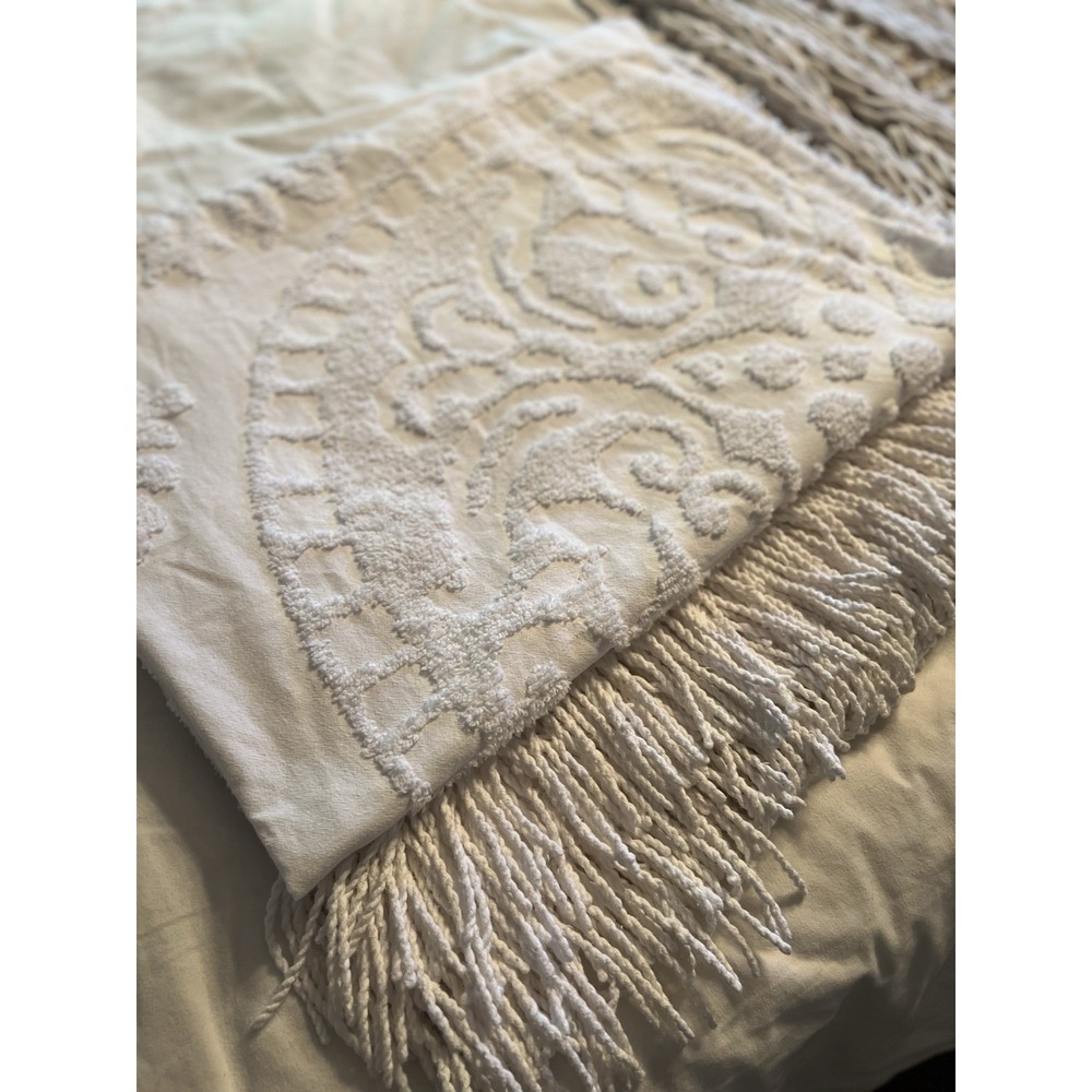vintage chenille bedspread white 100% cotton with 5' fringe 115 X 93 clean rare